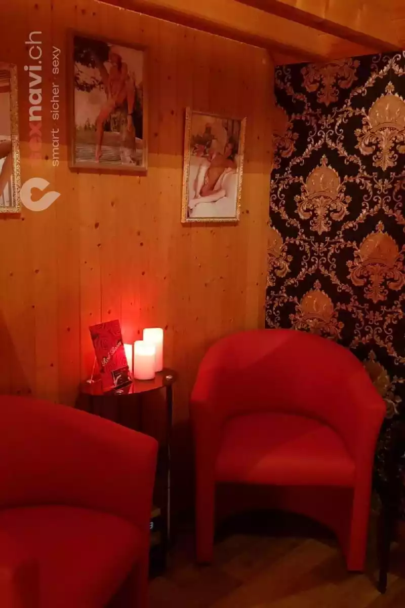 Red Roses 2. OG Red Roses 2. OG Bern Umgebung