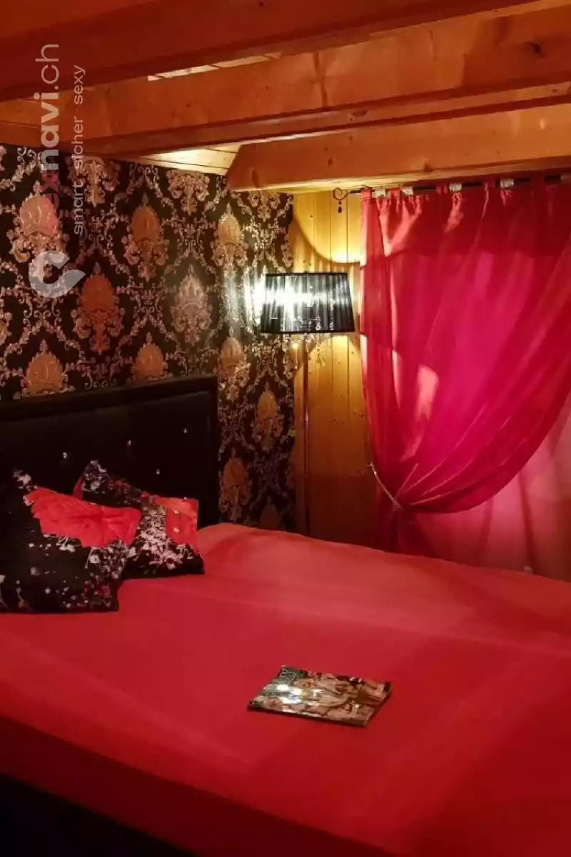 Red Roses 2. OG Red Roses 2. OG Bern Umgebung