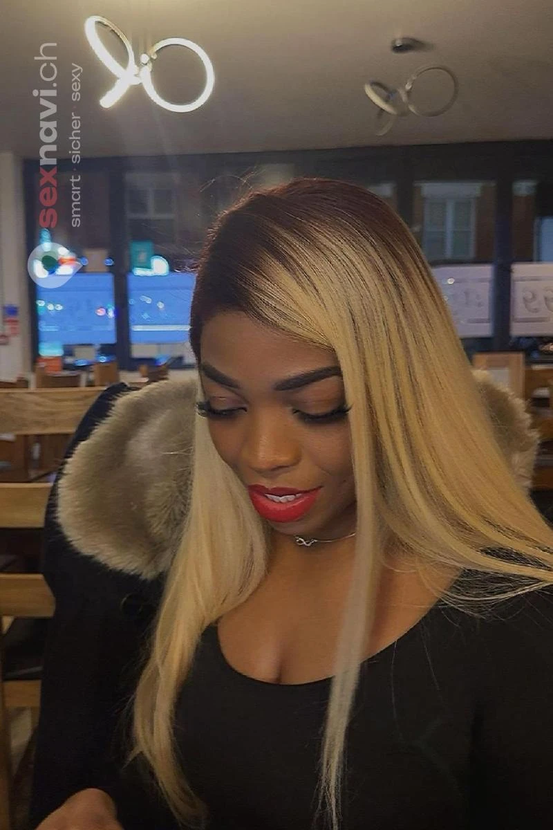 OLIVIA-FRANKREICH- Versaute Wildkatze..... Basel, Basel, Schweiz