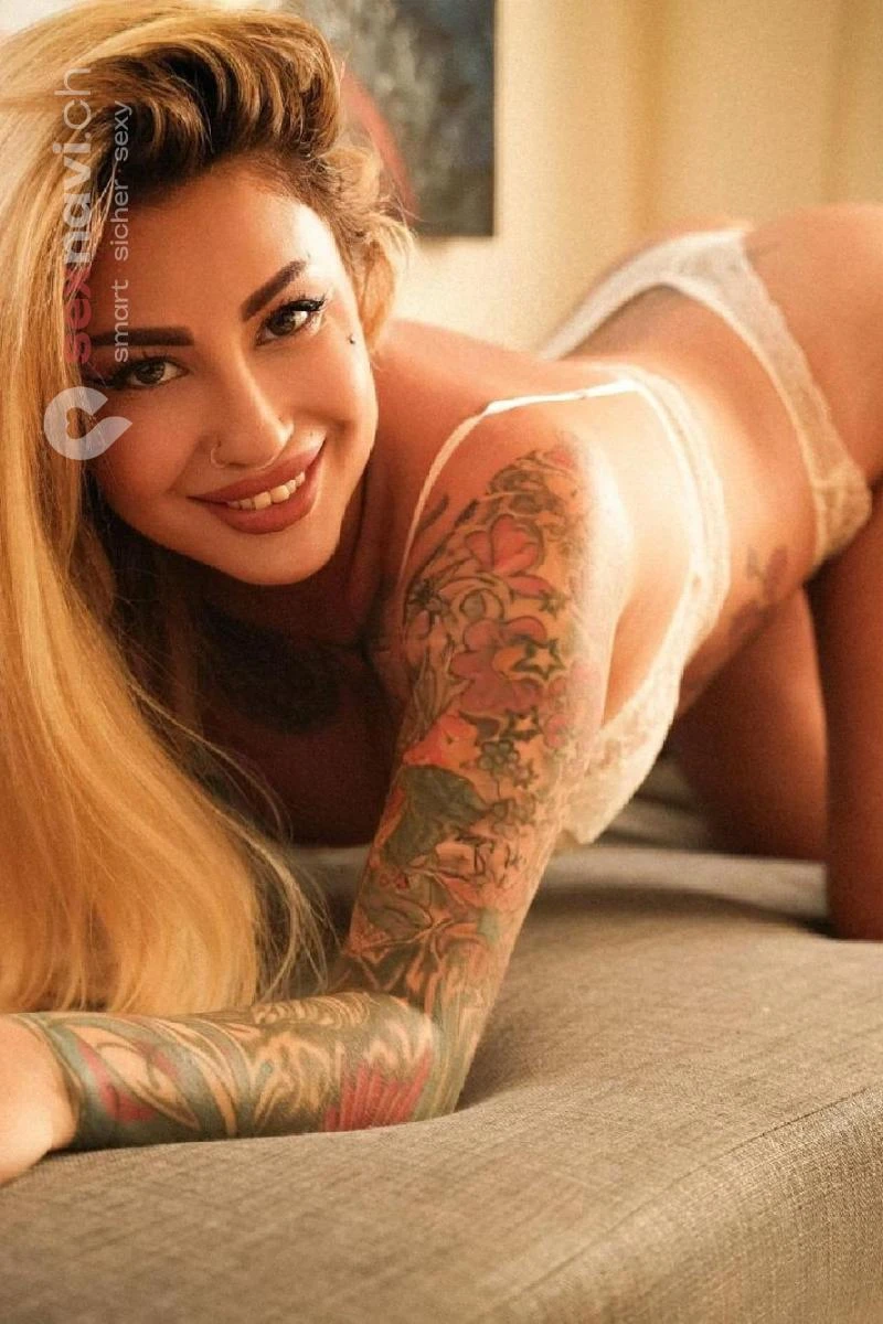 Amira T&auml;towierte blonde Traumfrau &Ouml;sterreich, Aargau, Schweiz, Zofingen