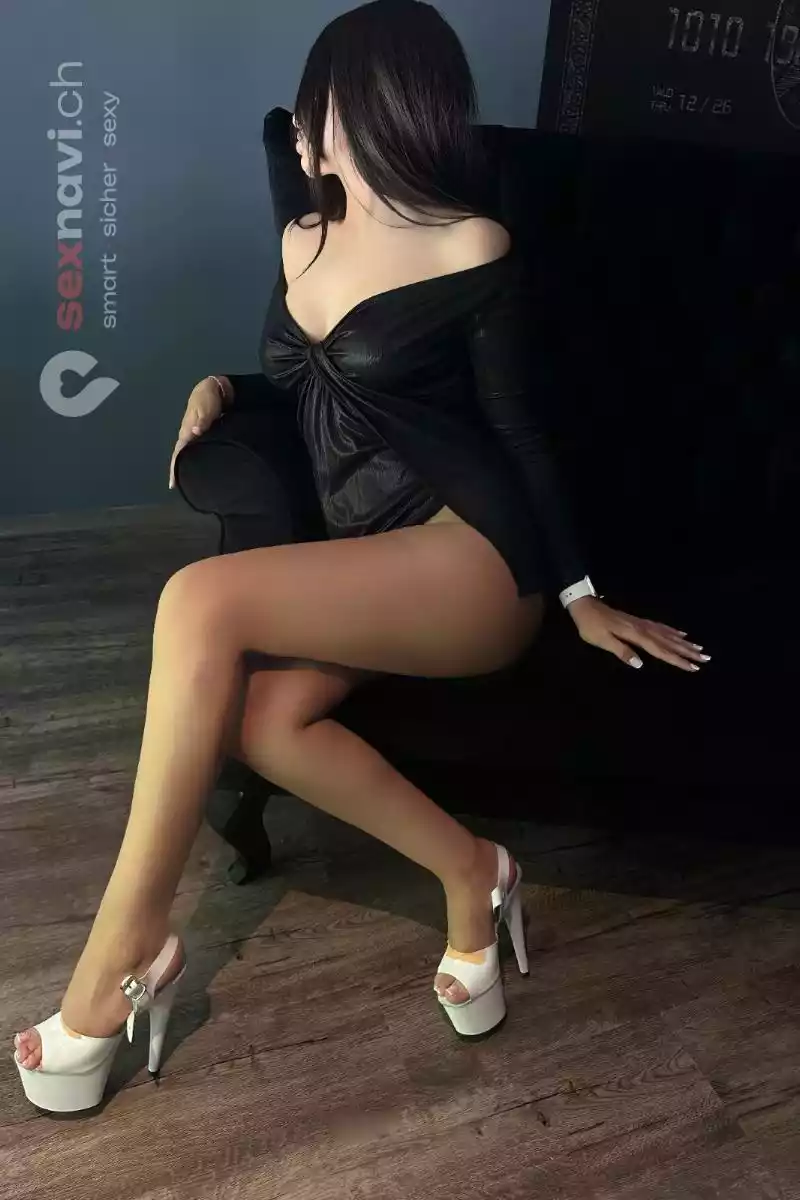 Olivia Brunette sexy Waadt, Wallis, Schweiz, Roche VD, Fribourg / Freiburg