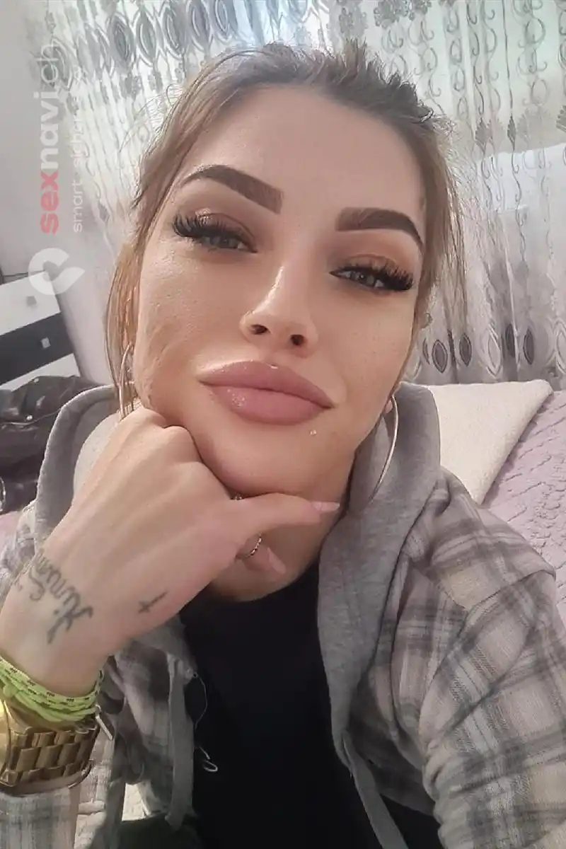 Biana SKINNY COME IN MOUTH / FACE Jura, Schweiz, Neuchatel / Neuenburg, La Chaux-de-Fonds, Fribourg / Freiburg