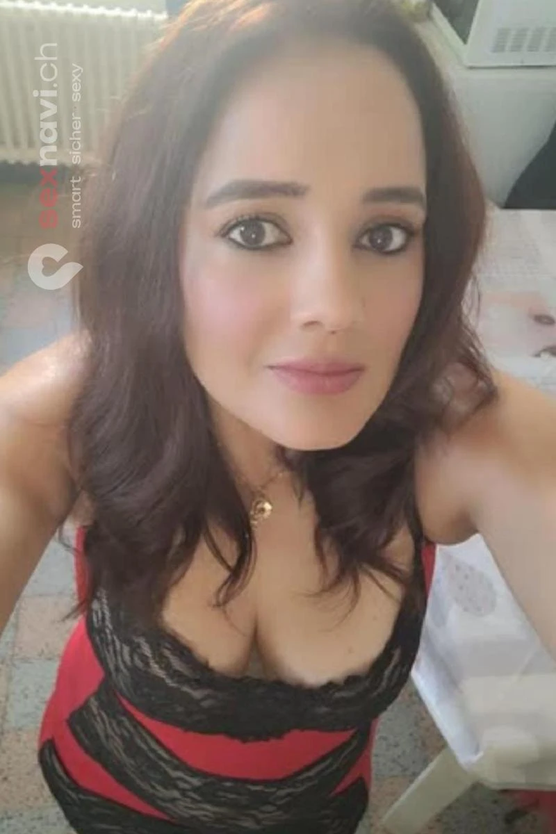 Ainoa MILF COME IN FACE Jura, Biel/Bienne, Schweiz, Biel/Bienne - Grenchen, Solothurn