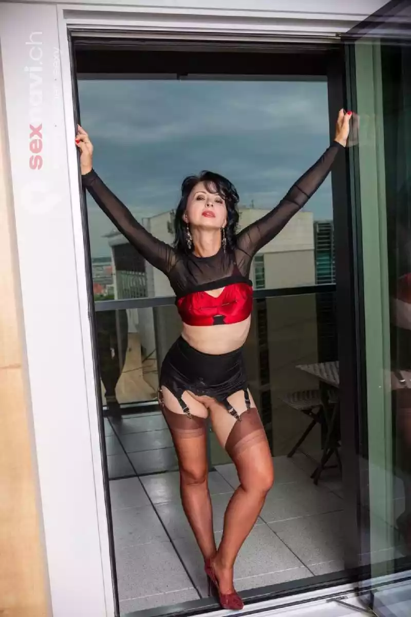 LILIANE MATURE MATURE COME IN MOUTH Waadt, Schweiz, Neuchatel / Neuenburg, Yverdon-les-Bains, Fribourg / Freiburg