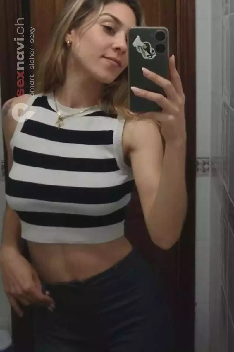 Chloe TEEN BLOND TEEN COME IN MOUTH Jura, Schweiz, Neuchatel / Neuenburg, Yverdon-les-Bains, Fribourg / Freiburg