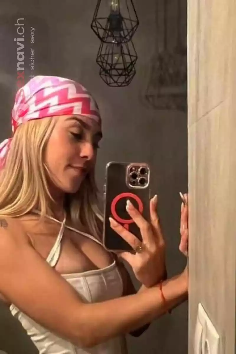 Chloe TEEN BLOND TEEN COME IN MOUTH Jura, Schweiz, Neuchatel / Neuenburg, Yverdon-les-Bains, Fribourg / Freiburg