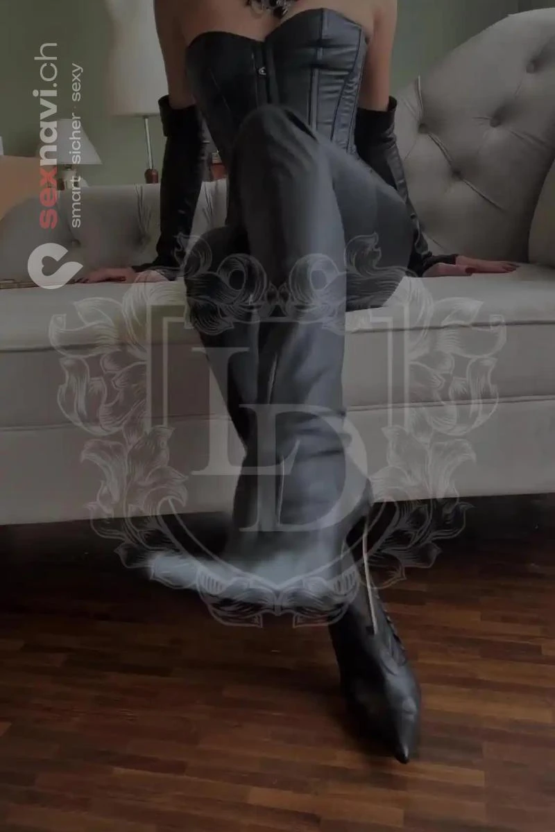 Lady Diyosa deutsche erfahrene Domina BDSM Massagen Bern Stadt, Bern Umgebung, Hindelbank, Schweiz, Solothurn